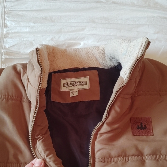 Field and Stream puffer vest, excellent condition - Picture 2 of 4